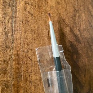 The body shop- eyeliner brush New never used!!